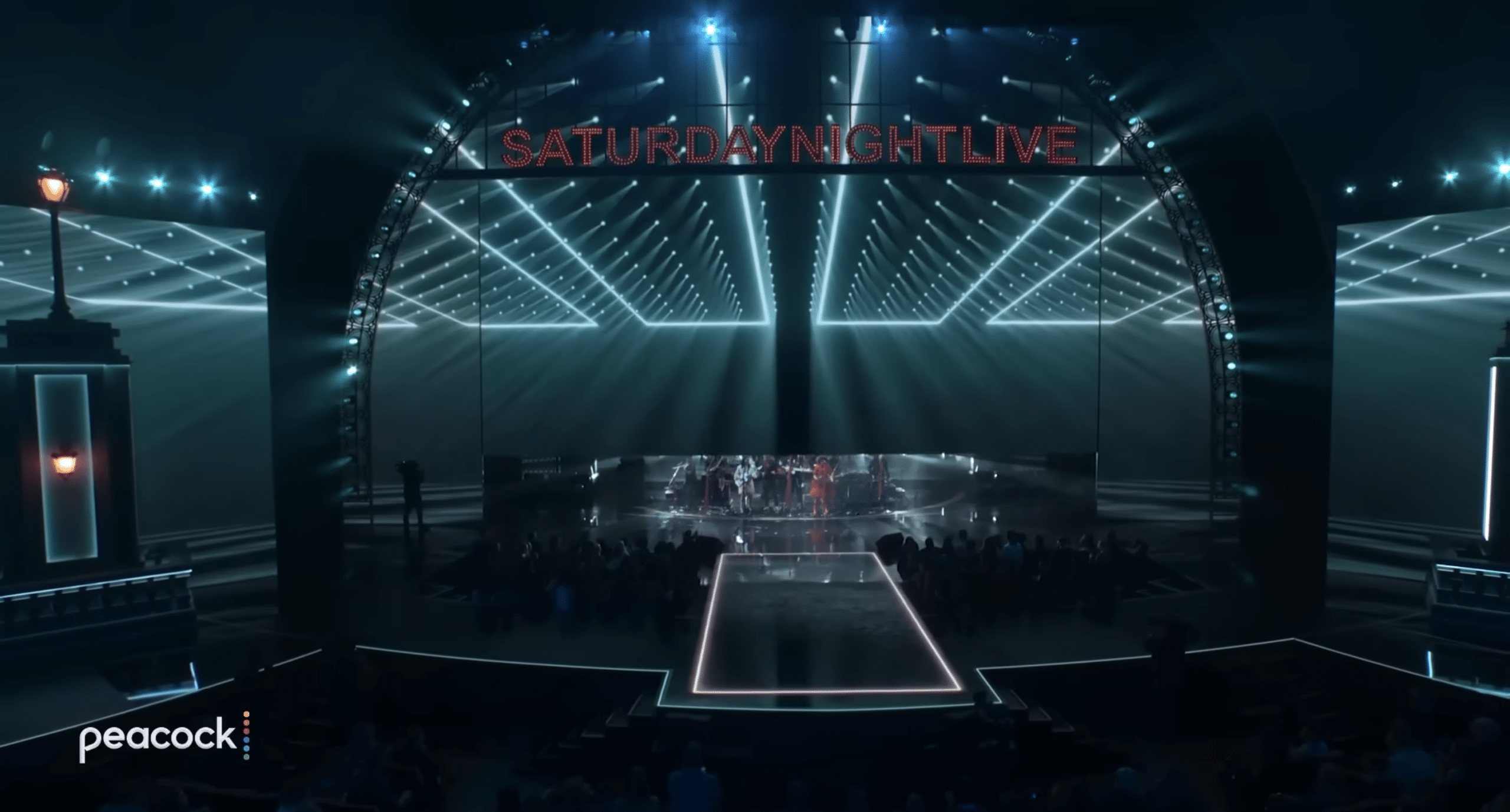A wide shot of the SNL 50 pre-show, Homecoming